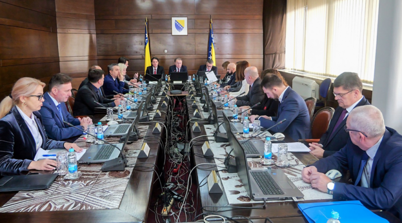 Foto: Istraga - https://istraga.ba/stenogram-sa-sjednice-vlade-fbih-potvrduje-za-imenovanje-isaka-juniora-glasalo-15-federalnih-ministara-iz-sdp-a-nip-a-nase-stranke-i-oba-hdz-a-ministrica-jasna-durakovic-nije-prisustvovala-sjednic/