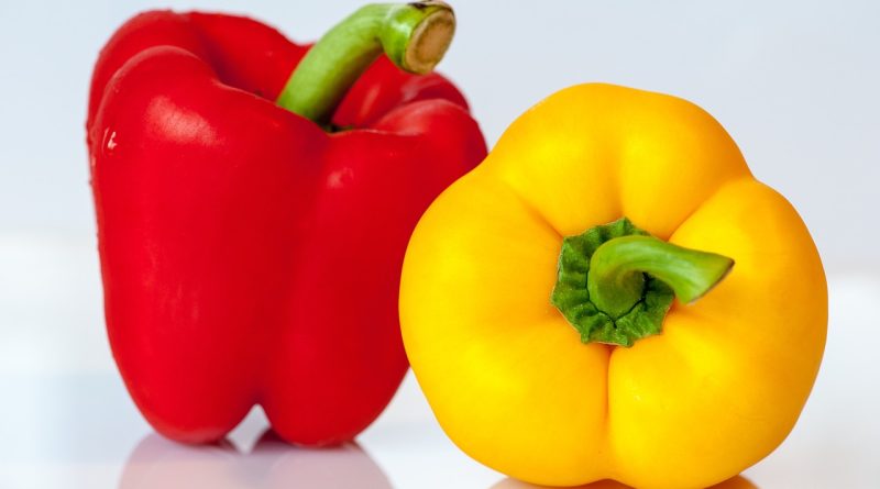 FOTO: https://pixabay.com/photos/paprika-vegetables-yellow-red-food-421088/